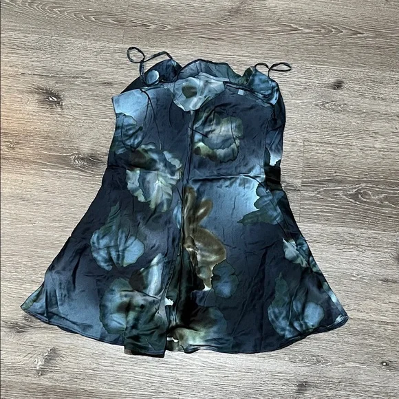 Elegant Watercolor Satin Dress - Picture 3 of 5